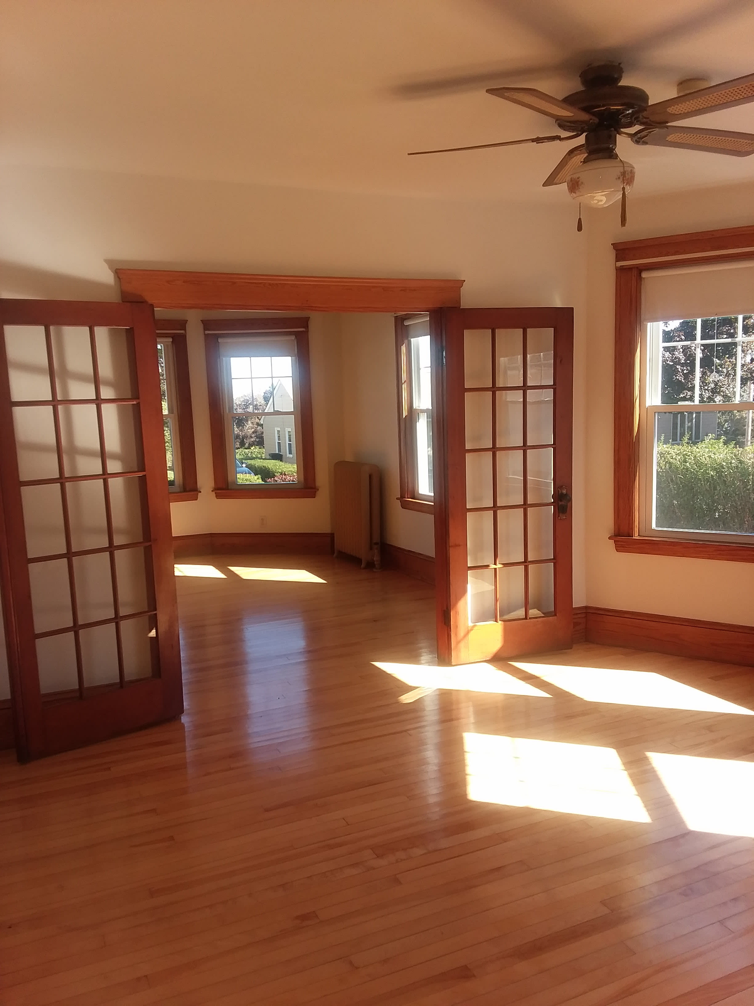 10 Beacon Hill Blvd – photo 1 of 16