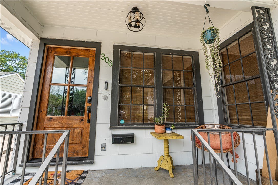 306 Naples Street – photo 1