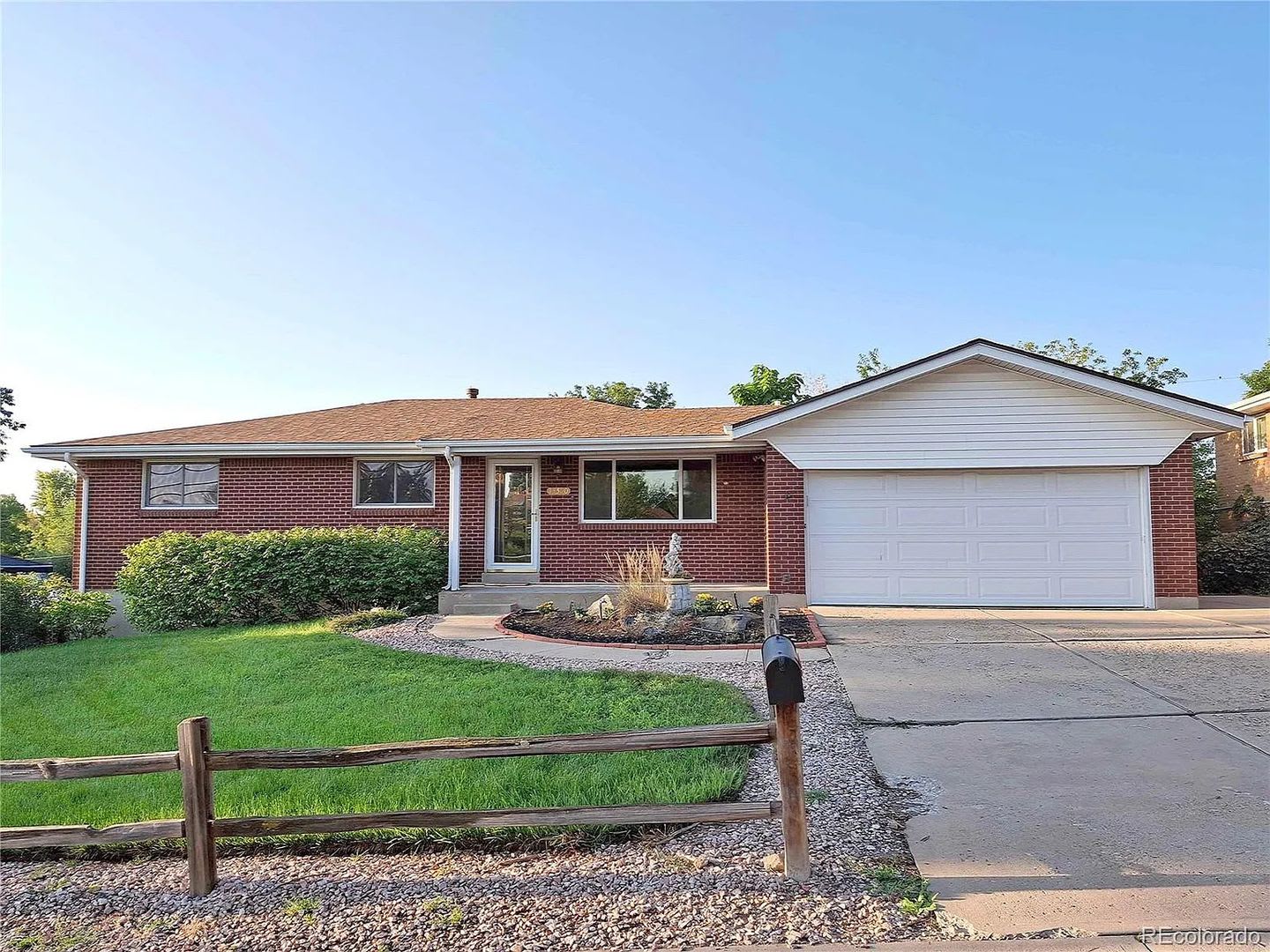 Charming 2Br Garden Unit In Lakewood – photo 1 of 273