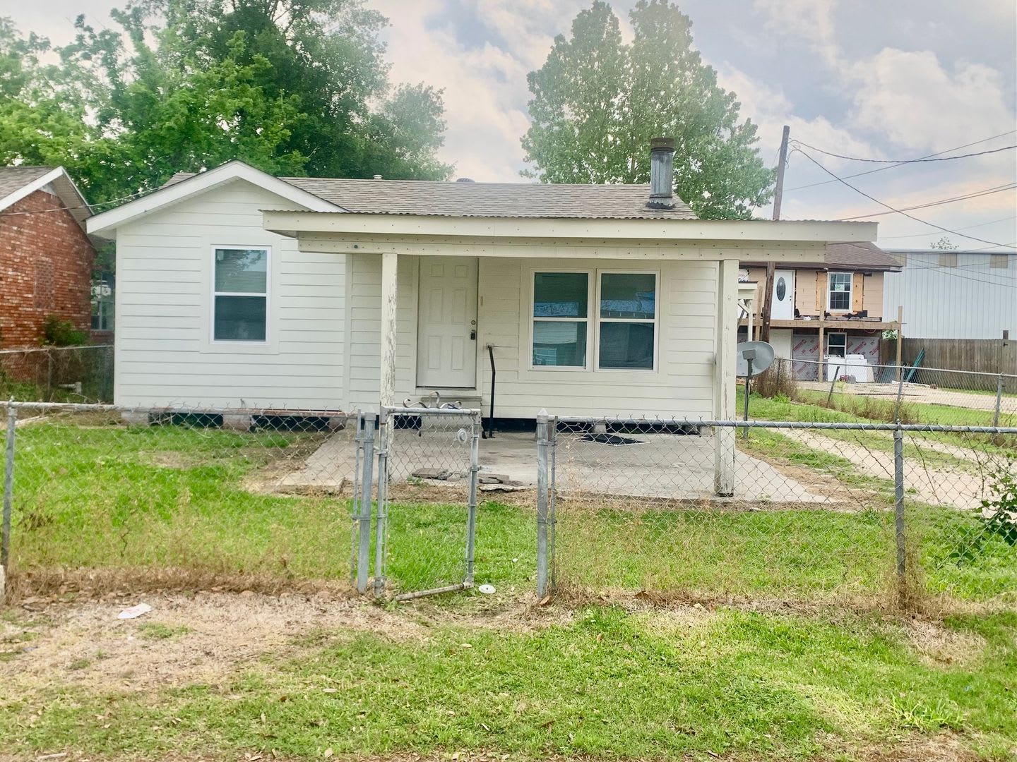 3B/1B Home Available in Lake Charles – photo 1 of 11