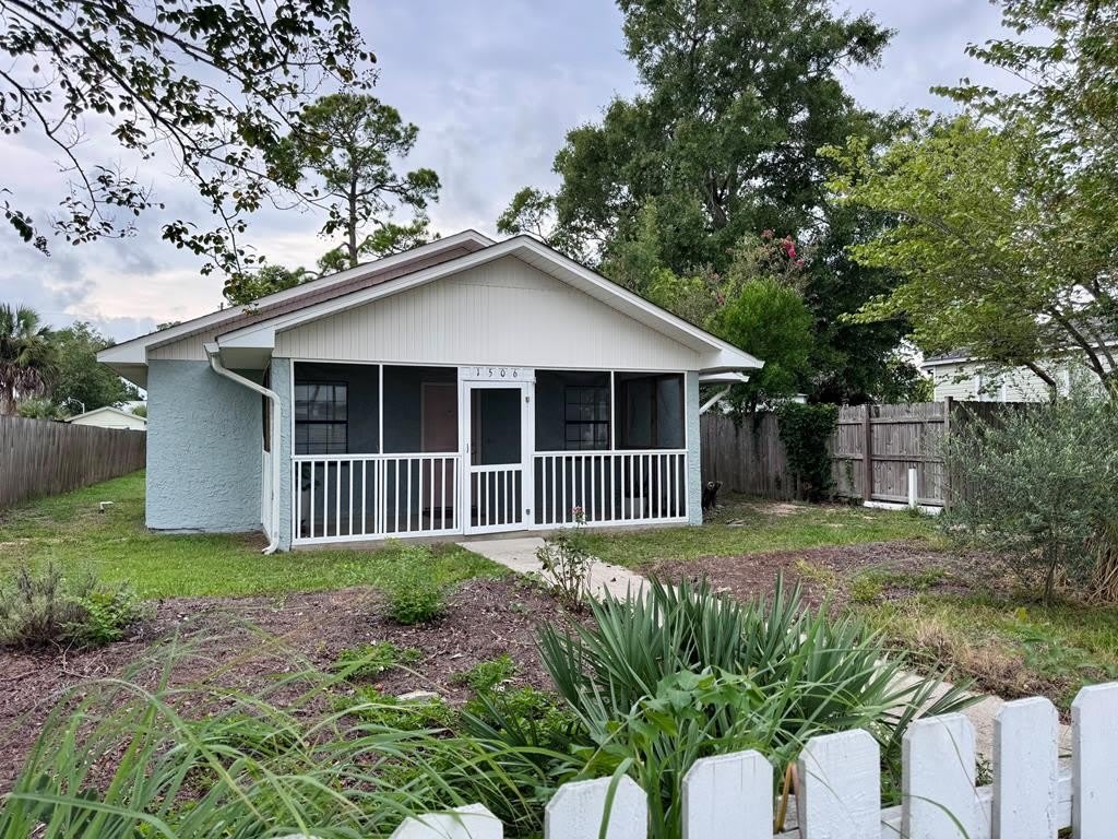 1506 Long Ave – photo 1 of 16