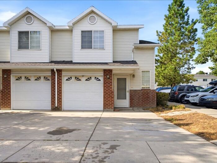 3235 West Brynwood Pine Bay – photo 1 of 21