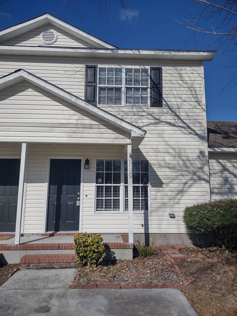 Townhome!! – photo 1 of 9