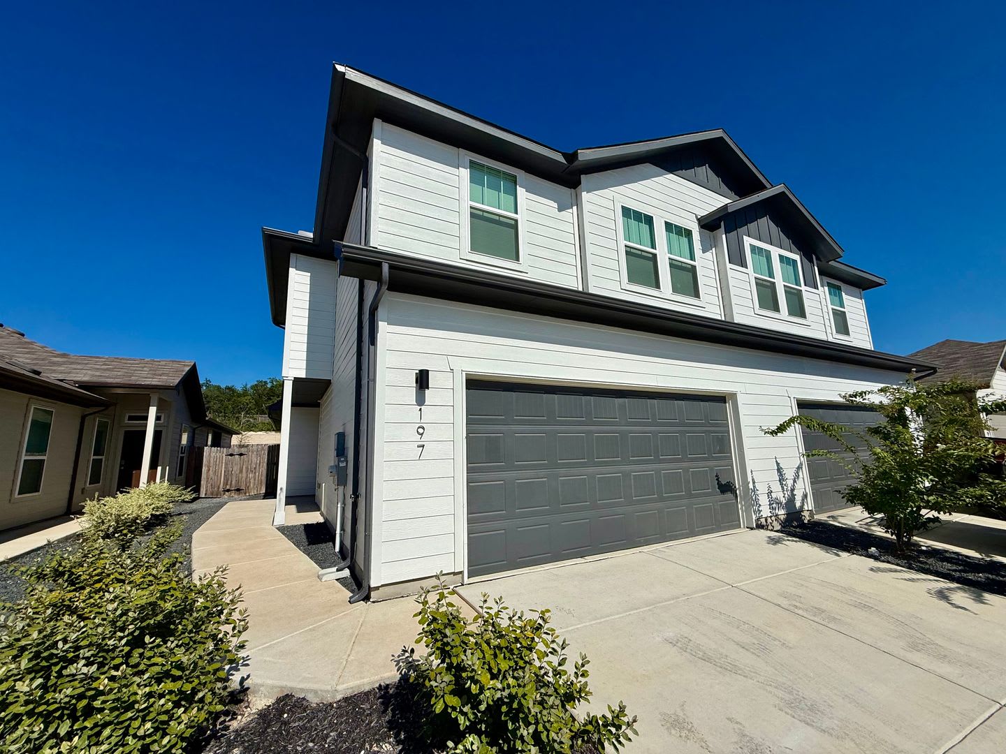 Want luxury living in the Far West ...Look no further...Amanda Park is it! – photo 1 of 32