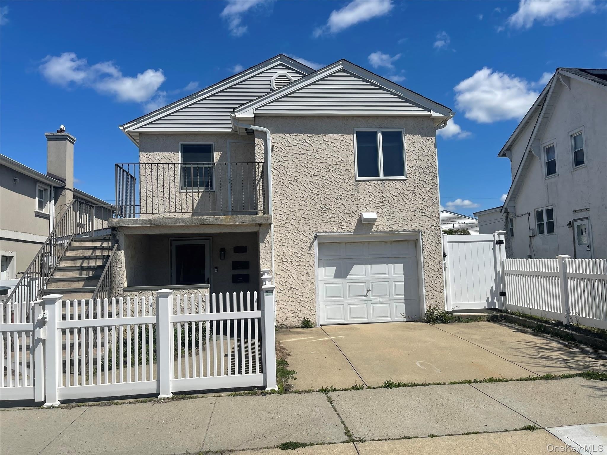 521 E Broadway – photo 1 of 6