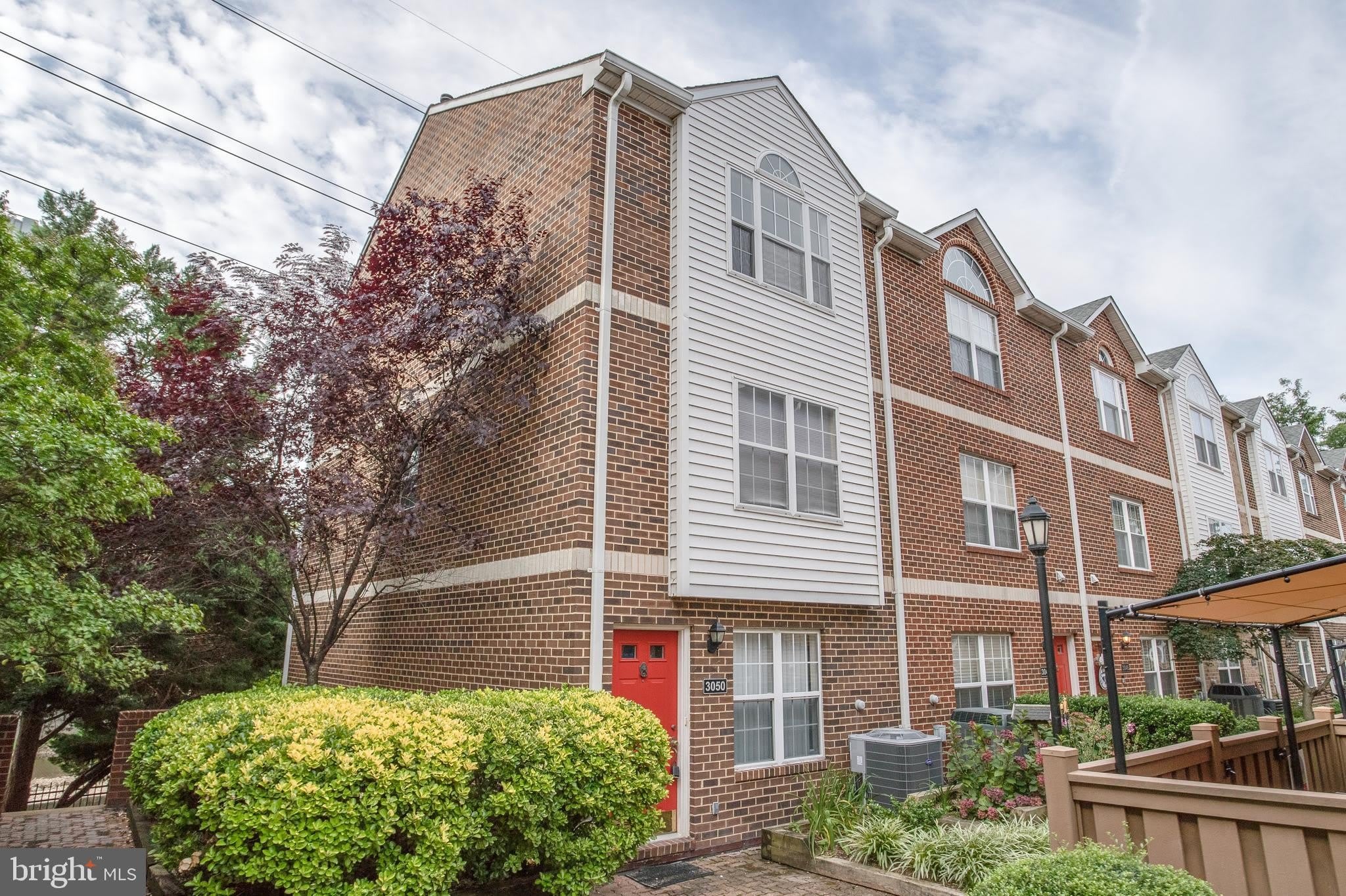 3050 S GLEBE Road – photo 1