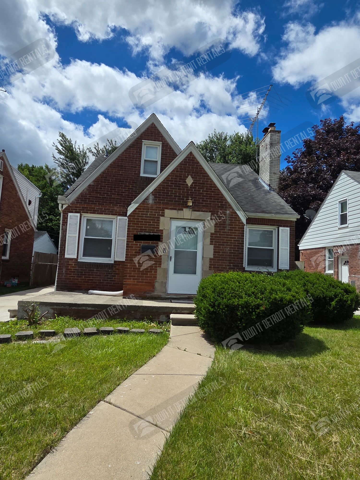 20252 Roscommon St – photo 1 of 30