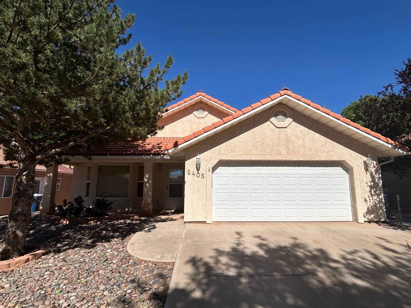 Available October! 4 Bed, 2 Bath, 2 Car Garage For Rent! – photo 1