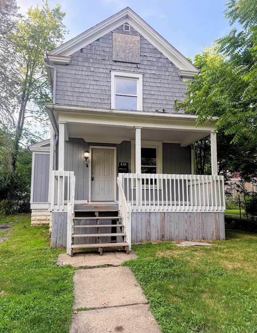 3 Bedroom 1 Bathroom Single Family Home For Rent – photo 1