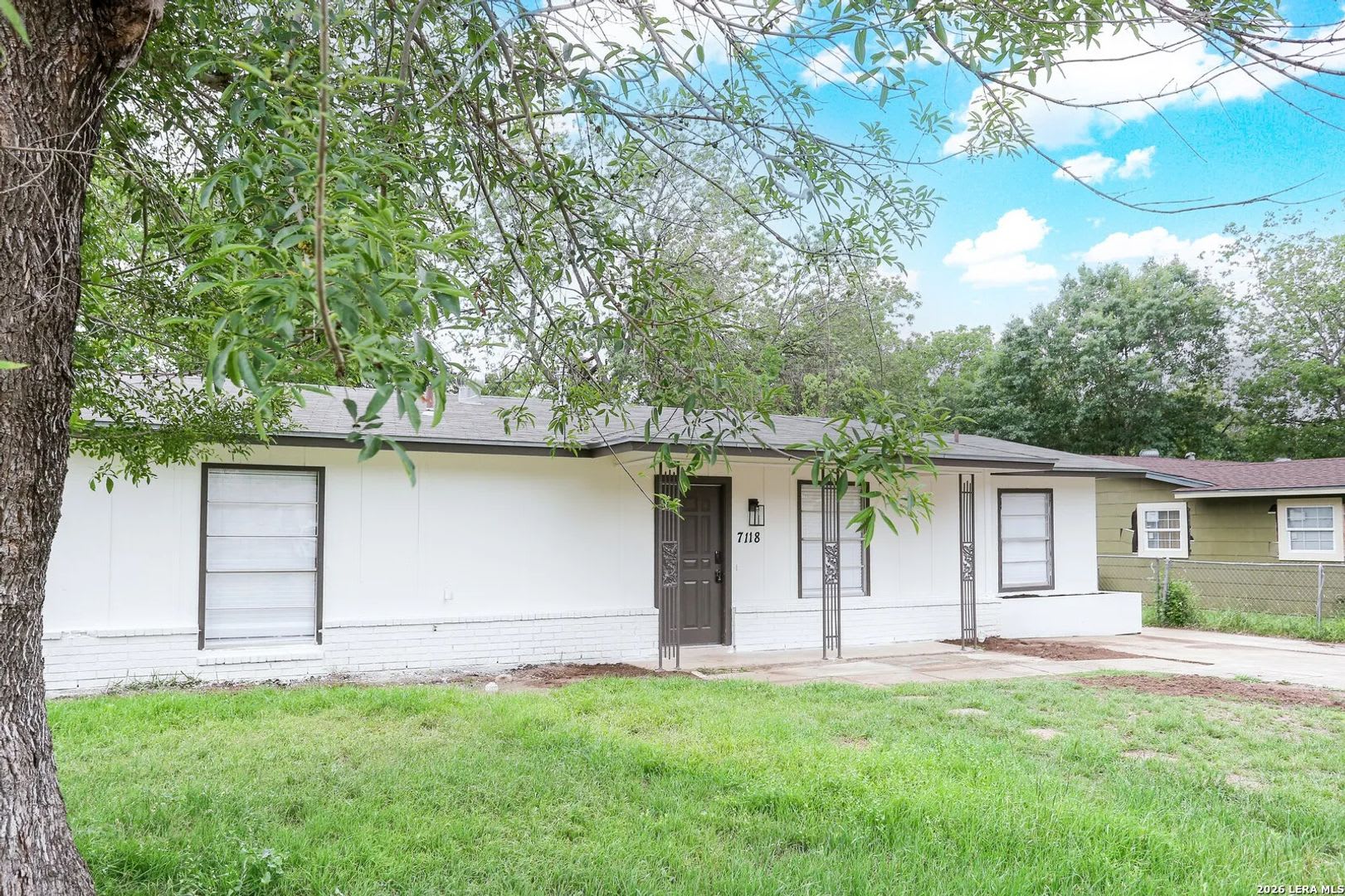 Single Story Home Near Tom Slick Park – photo 1