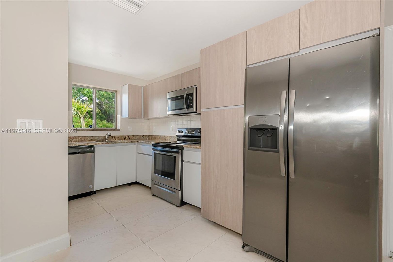 813 NW 3rd Avenue 813, Fort Lauderdale, FL 33311 – photo 1