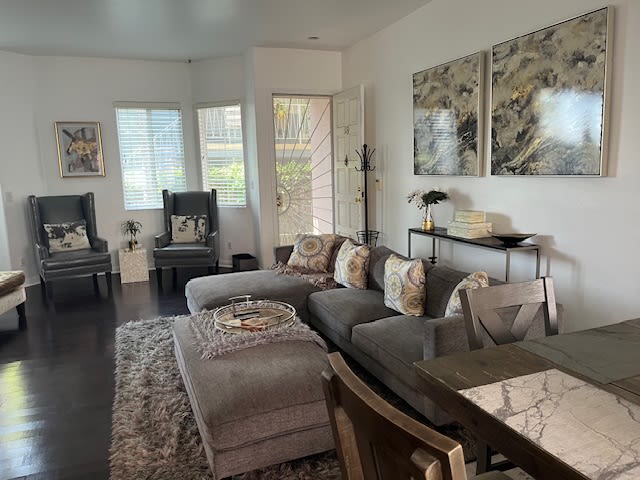 408 W Queen St – photo 1