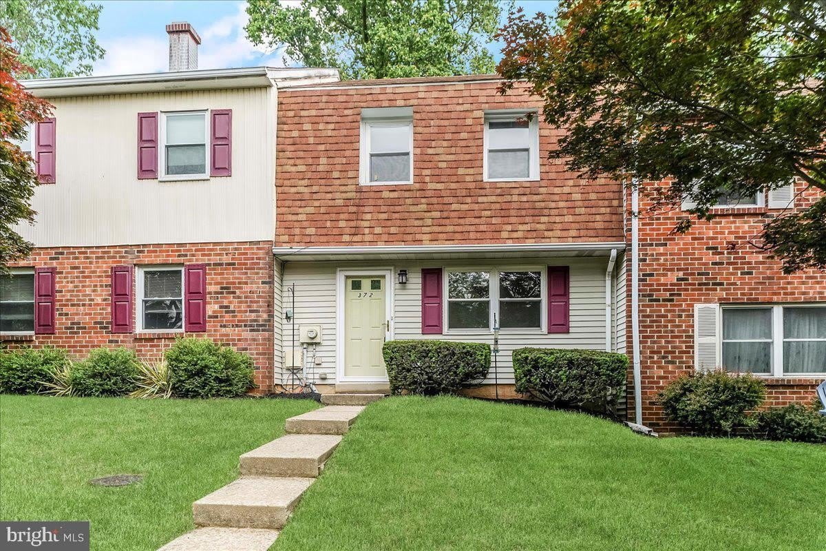 372 WELLS Terrace – photo 1 of 31