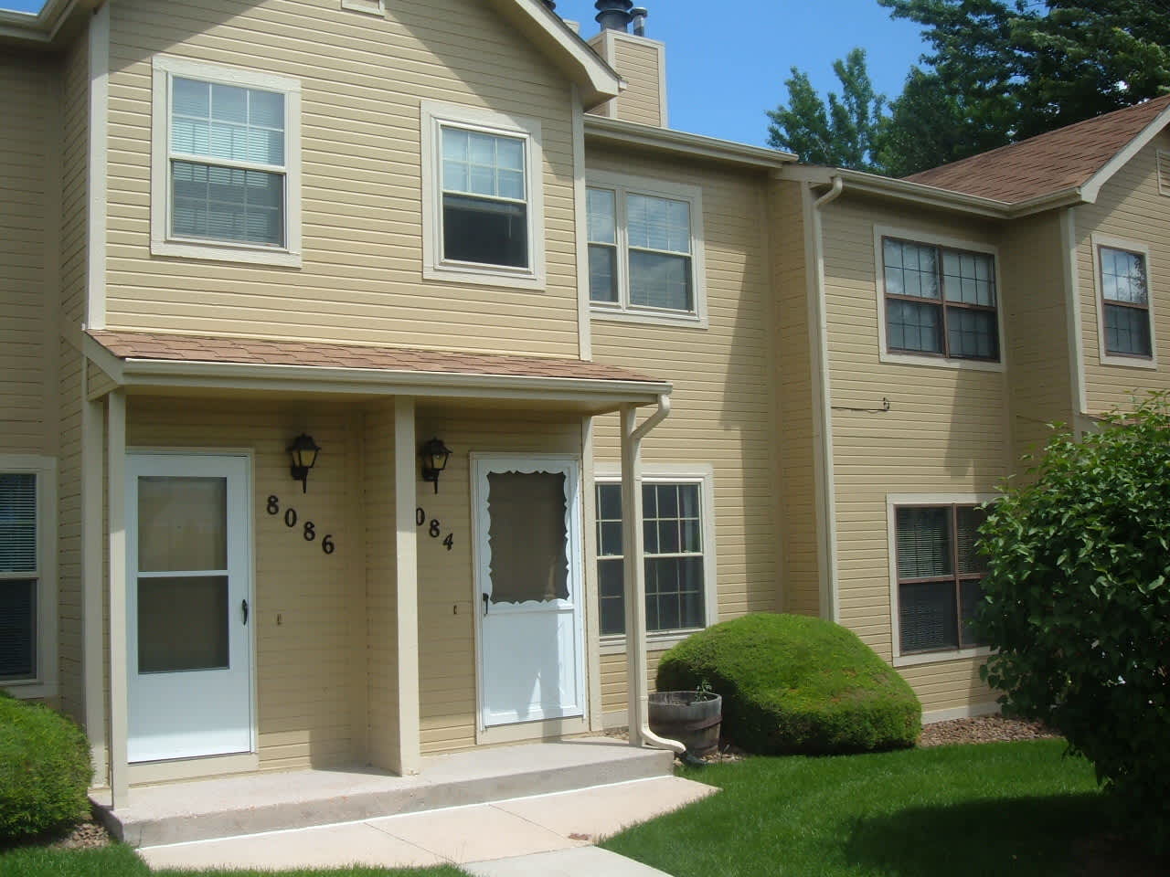Charming 2 Bedroom Townhome In Briargate With So Much New – photo 1