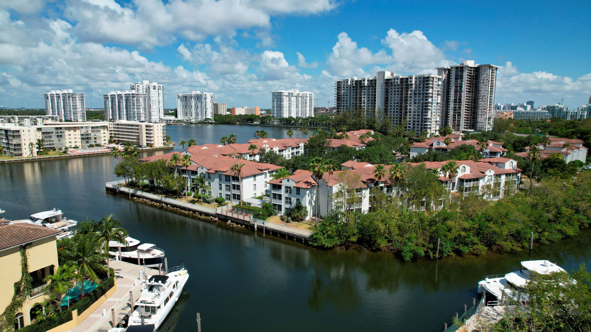 Town Aventura – photo 1