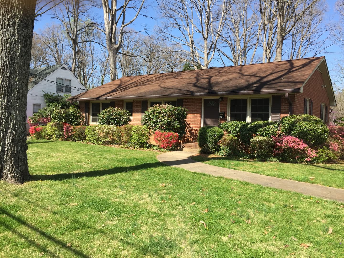 Move in Special 1/2 off the first months rent with 13 month lease – photo 1