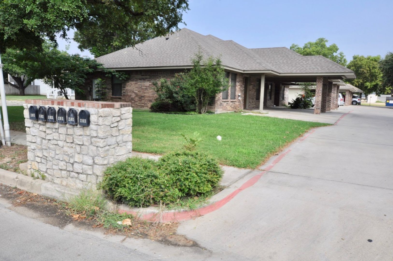 For Lease 1 Br 1 Ba Unit In Triplex In Stephenville Covered Parking Five Blocks To Tarleton State University – photo 1 of 19