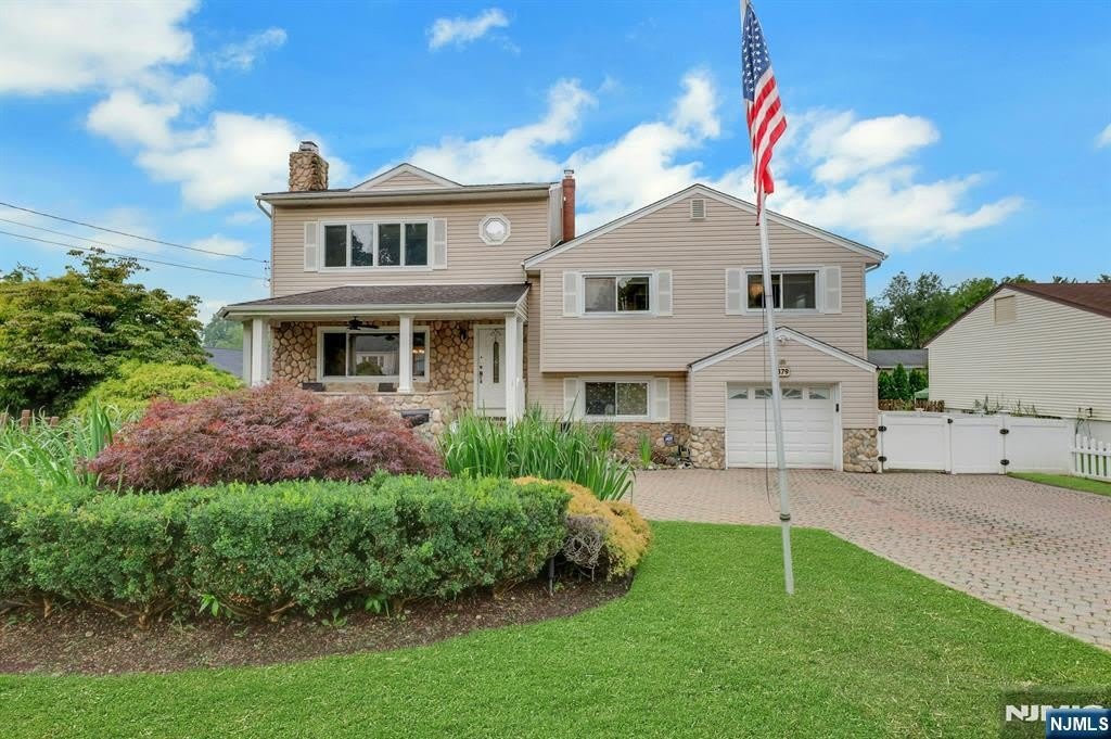 379 Leonard Drive – photo 1 of 45