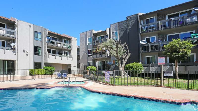 Valley Collection on 9010 Tobias – photo 1