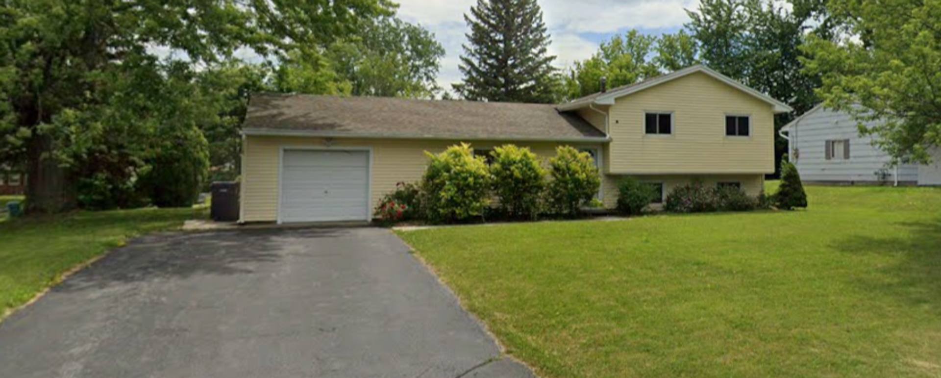 Available Now 4 Bed 2 Full Bath Single Family House In Henrietta – photo 1 of 236