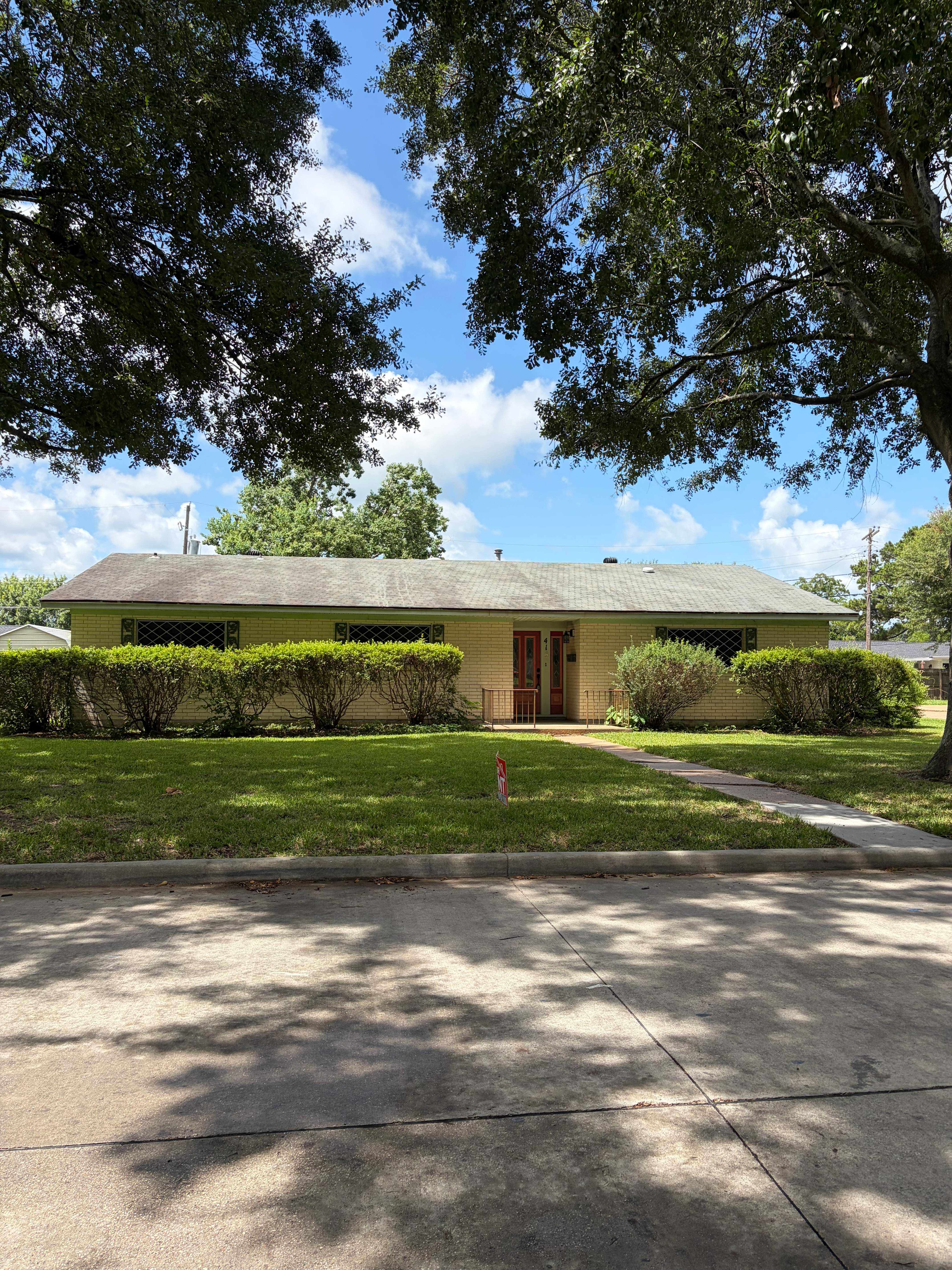 415 33rd Street – photo 1 of 12
