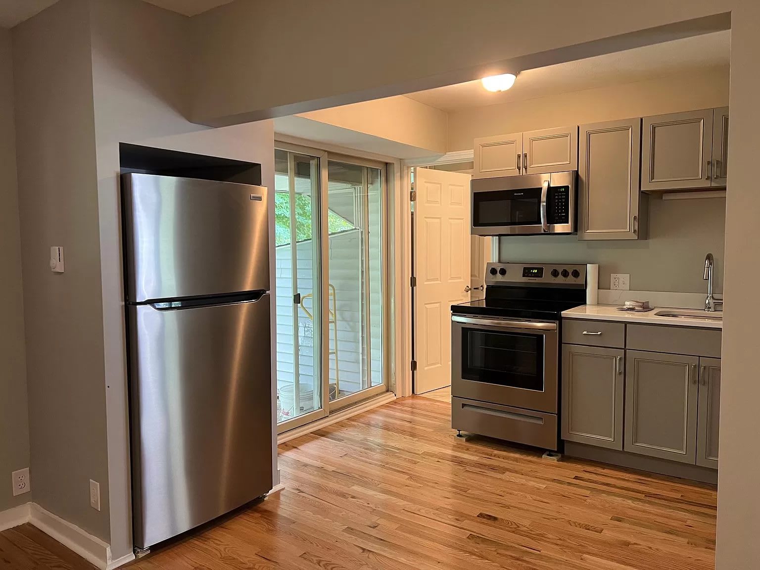 10 Riverside Street – photo 1 of 7
