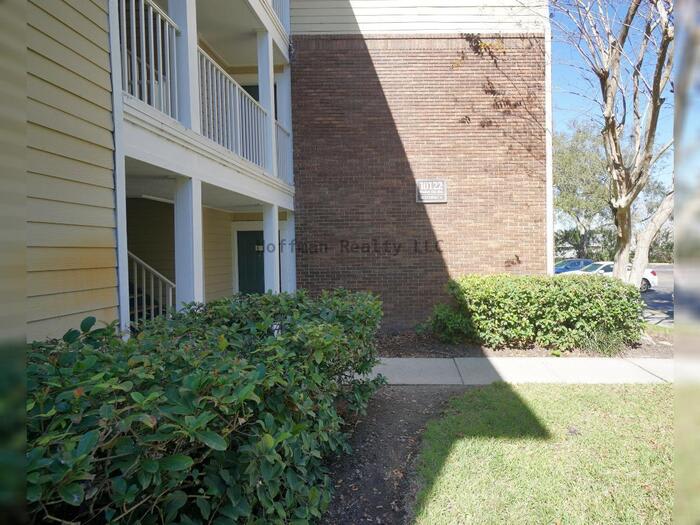 10122 Winsford Oak Boulevard – photo 1 of 24