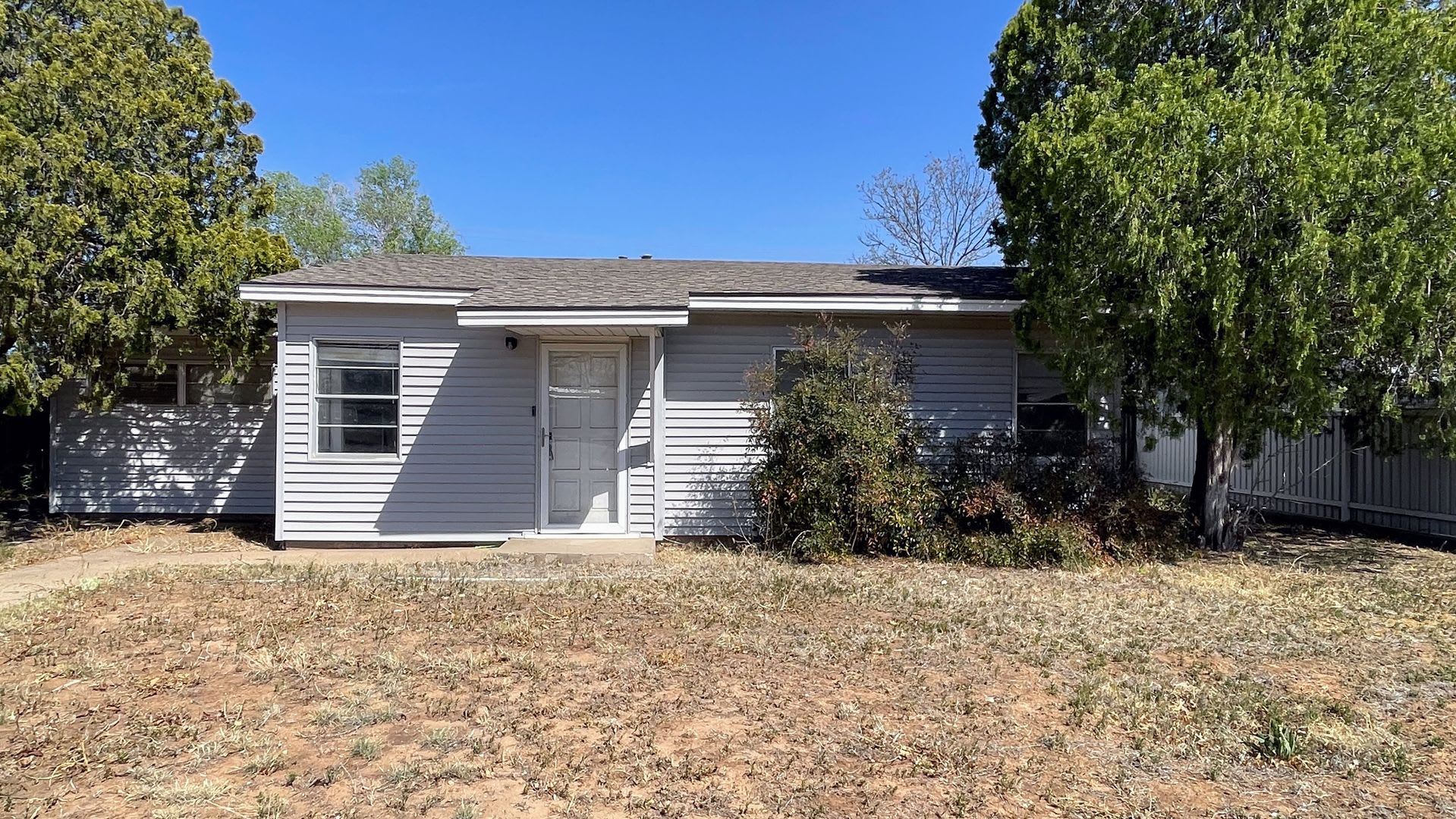 Snyder 3Br 1Ba With Storm Shelter Garage Shop Fenced Yard – photo 1 of 16
