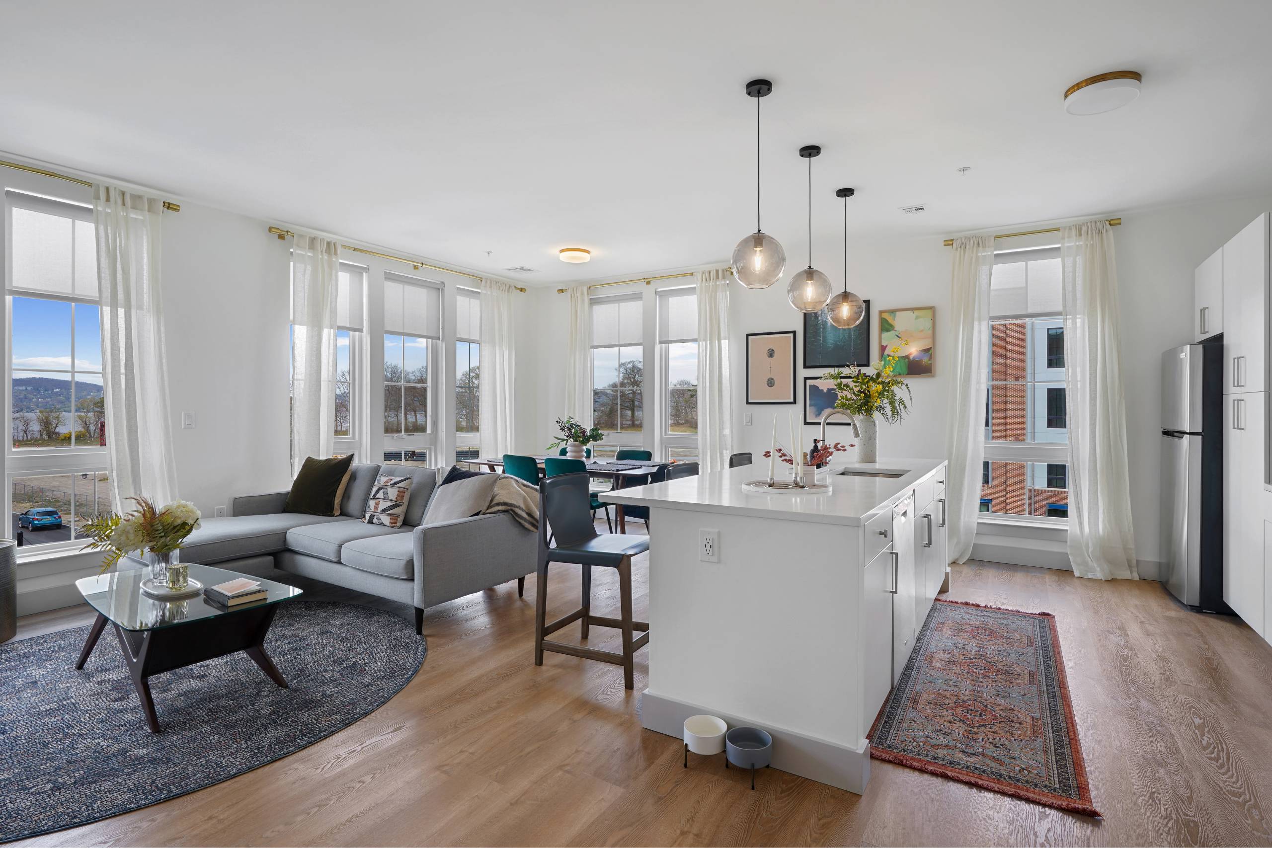 Emerson – photo 1 of 32