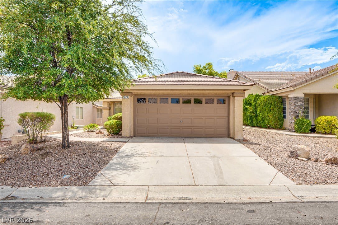 9829 Panorama Cliff Drive – photo 1