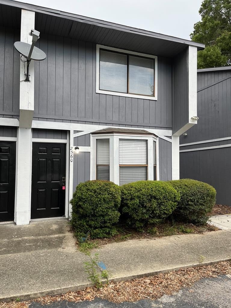2560 SW 31st Pl – photo 1 of 13