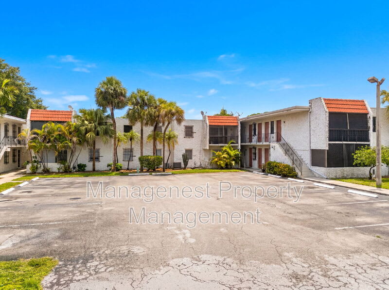 8701 Sw 141 Street – photo 1 of 146