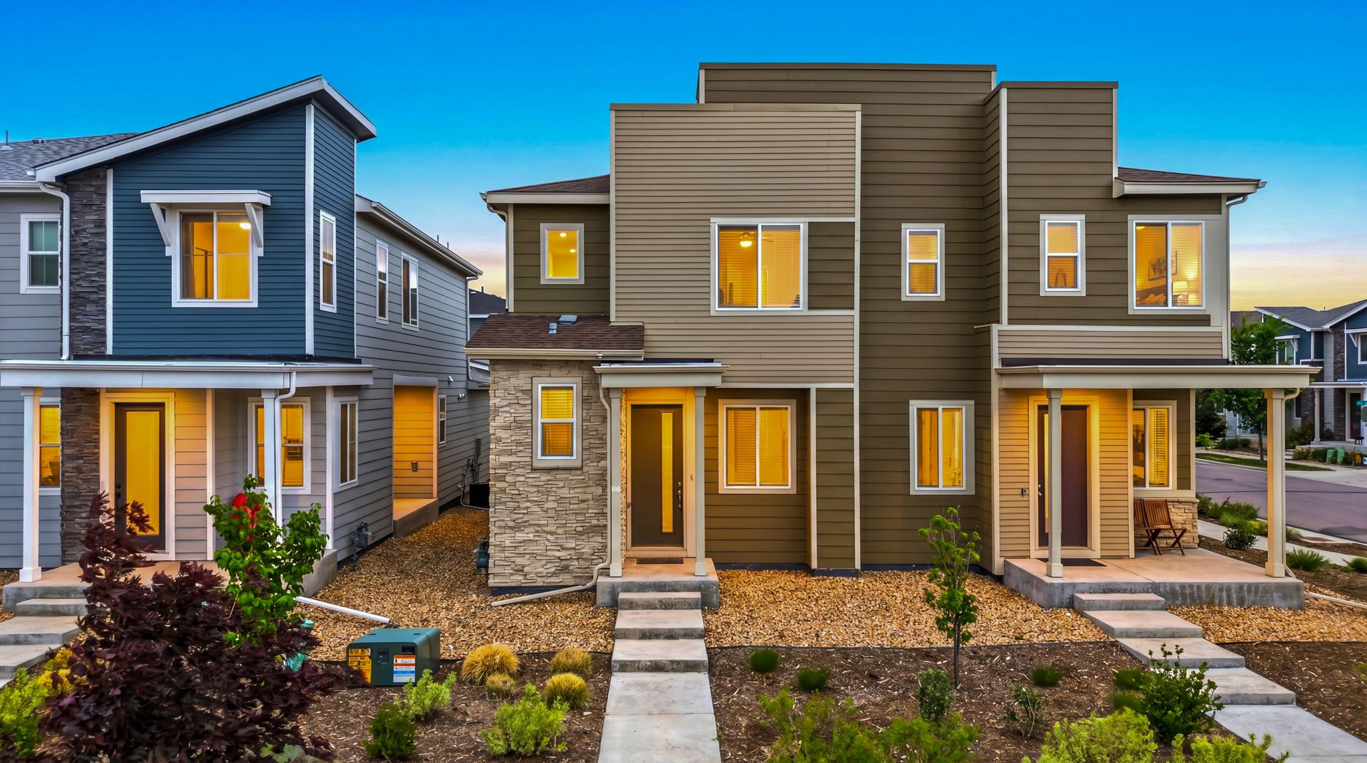 Beautiful Frederick Townhome with Two En-Suite Bedrooms &amp; 2-Car Garage – photo 1 of 29