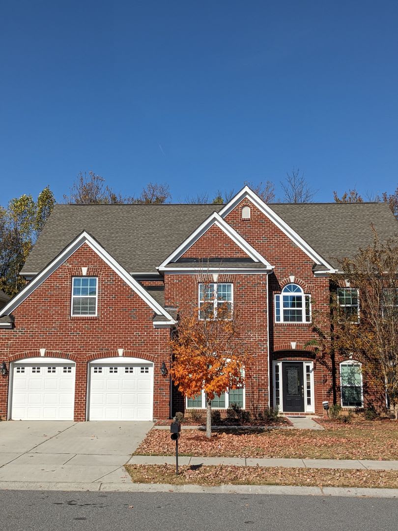 Stunning 7 Bedroom House with a Loft and Updated Kitchen in Harrisburg – photo 1 of 25