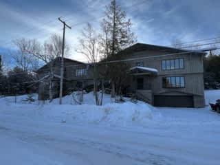 915 7Th Ave – photo 1 of 14