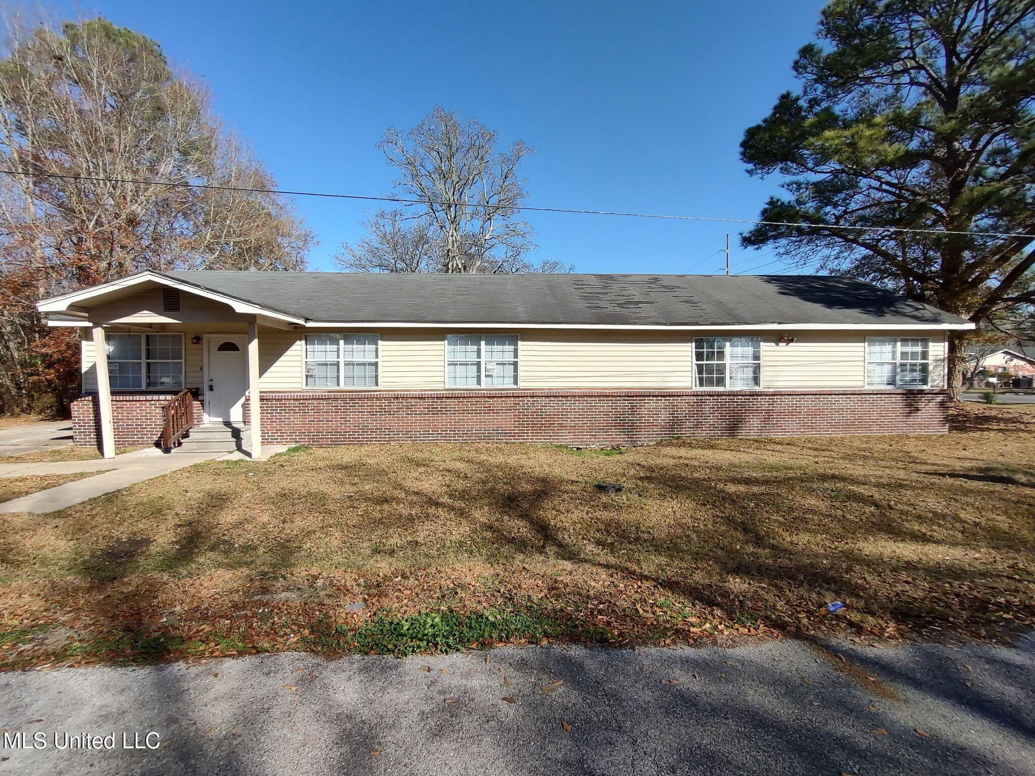 5443 Hubert Street – photo 1 of 12
