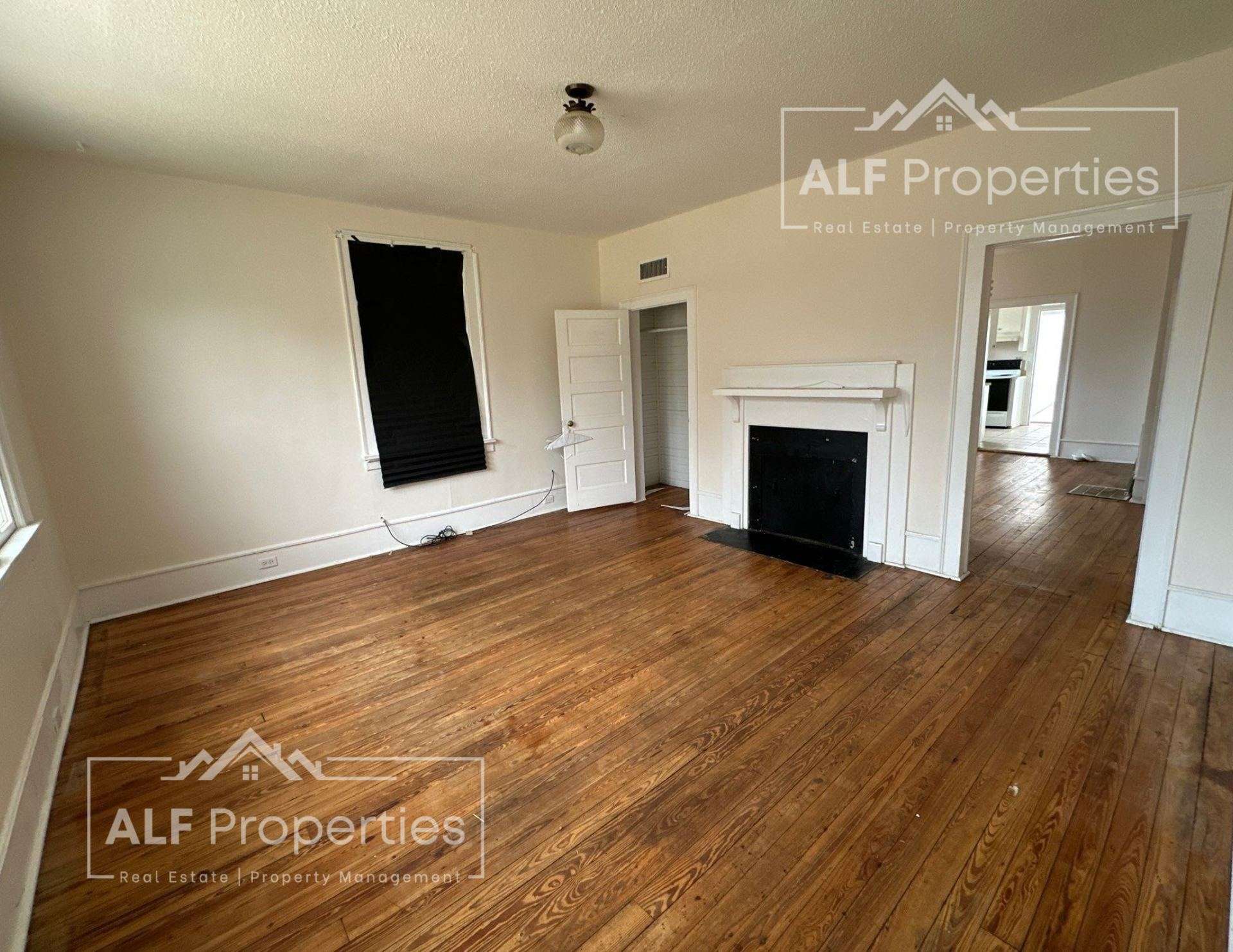 3Br 2Ba Two Stories Large Living Room Dining Room – photo 1