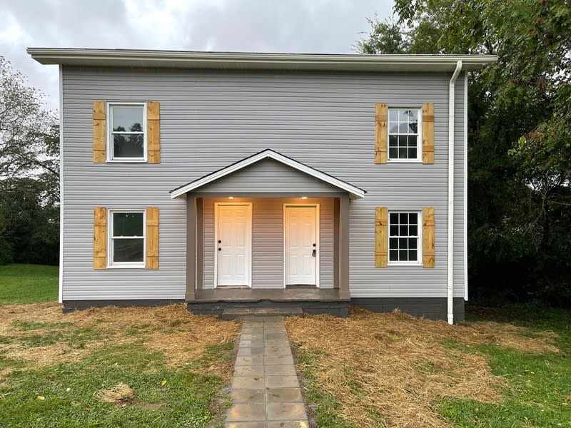 1719 Airline Dr – photo 1 of 20
