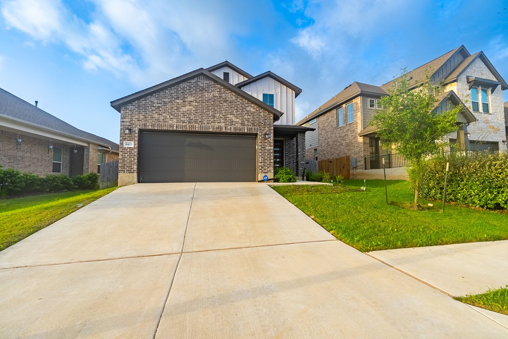 Spacious Buda Beauty Offering Open Concept Living And Flexible Space For Every Lifestyle – photo 1