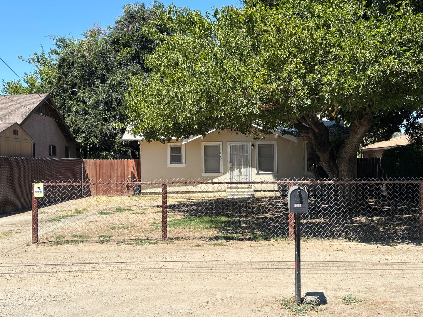 Affordable 1 bedroom 1 bathroom home on Marks and McKinley. – photo 1 of 10