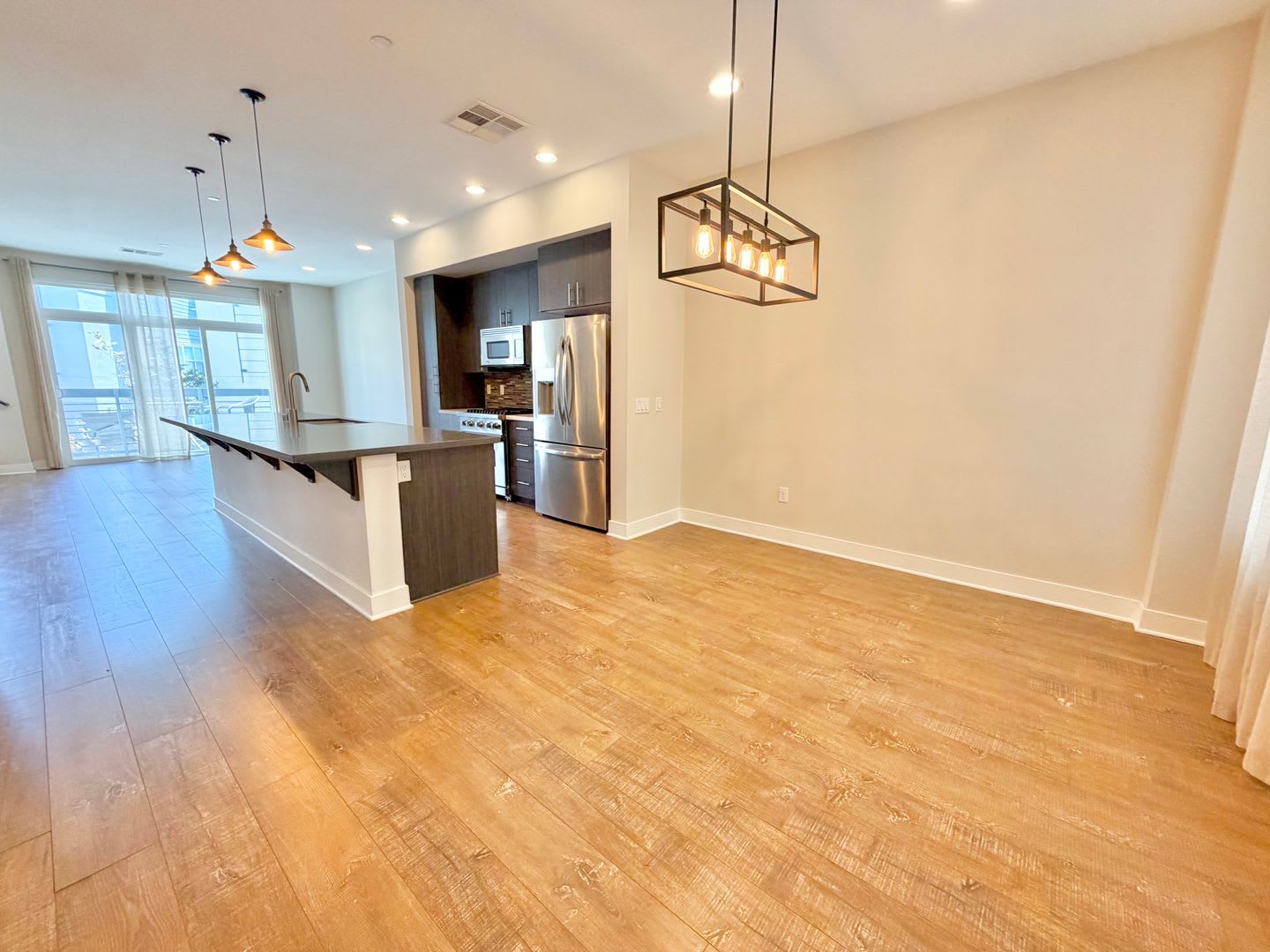 3-BR/3-BA Townhouse w/ Furnished Roof deck, 2-Car Garage, EV Hookup – photo 1