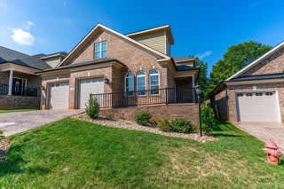 1060 Governors Lane – photo 1 of 12