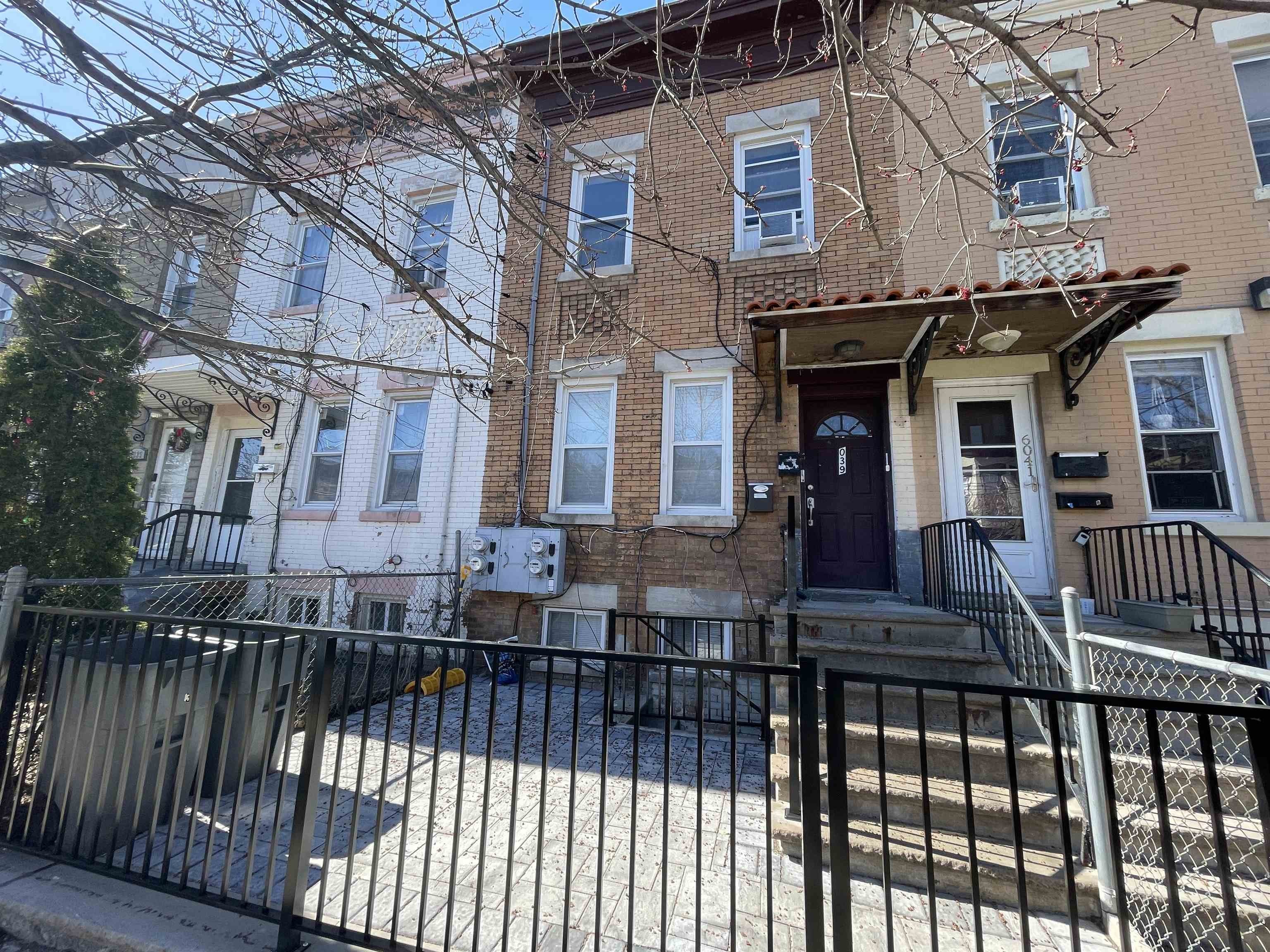 6039 PALISADE AVE – photo 1 of 8