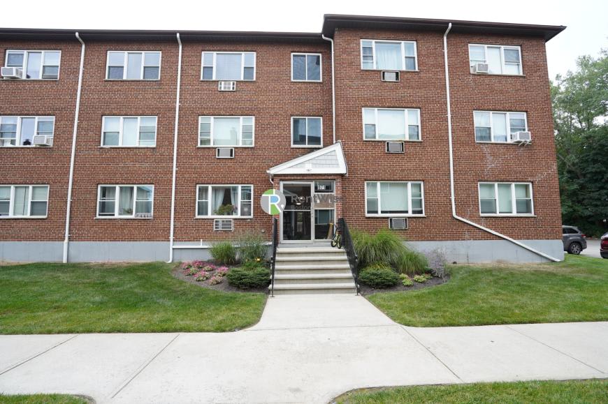 971 Fellsway – photo 1 of 7