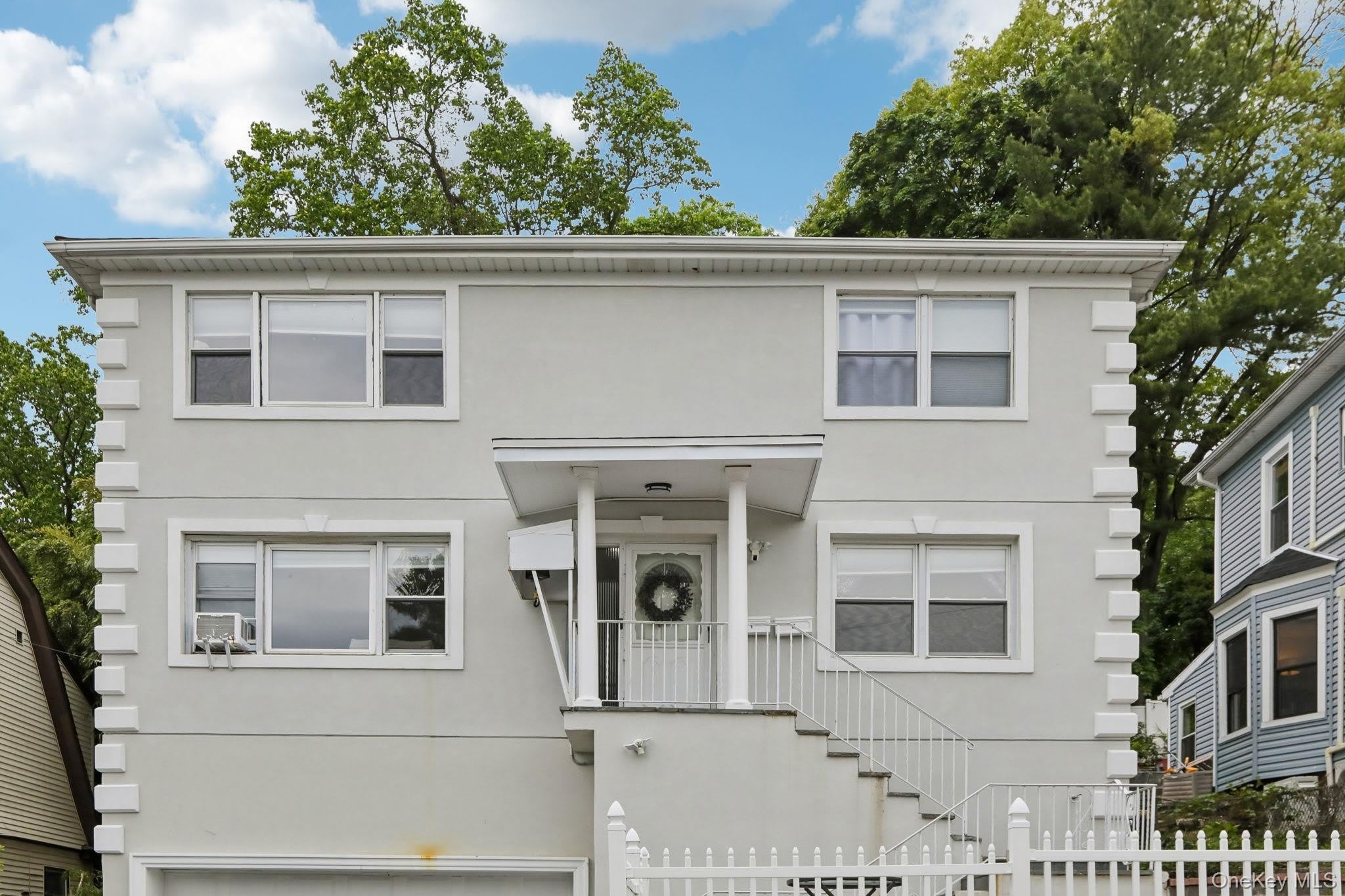 583 Bellevue Avenue N – photo 1 of 13