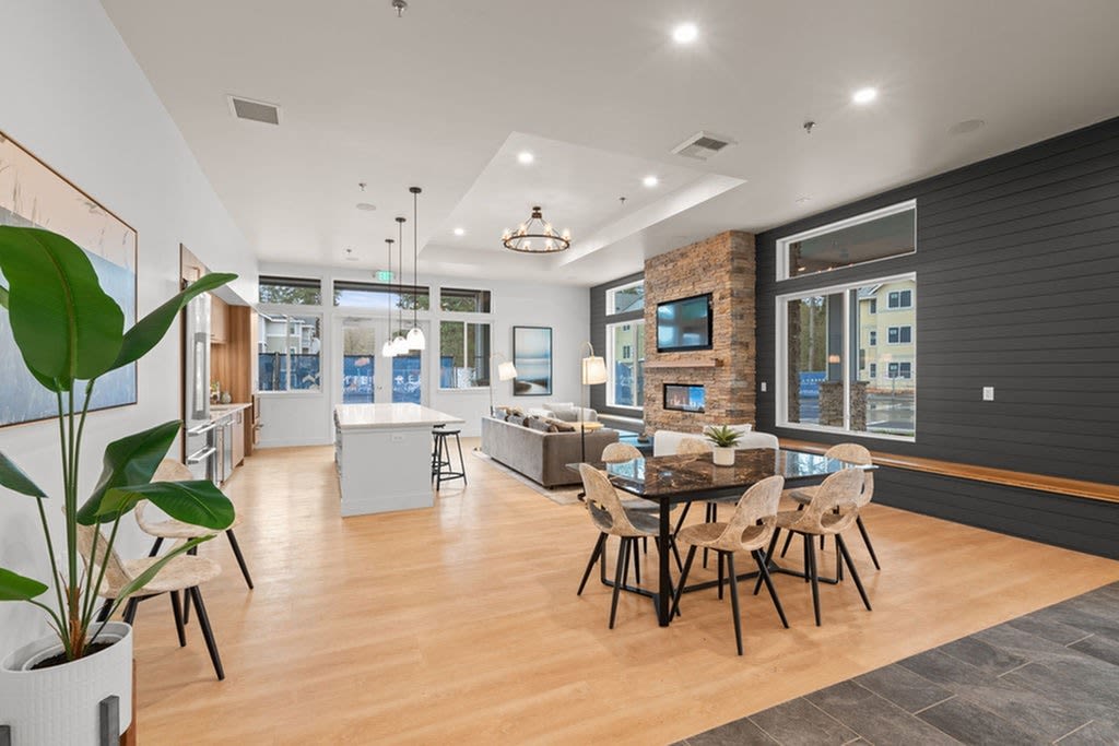 Spacious Lacey Golf Course Townhouse 3 Bed Home With Gas Fireplace Quartz Countertops Huge Primary Suite – photo 1 of 224