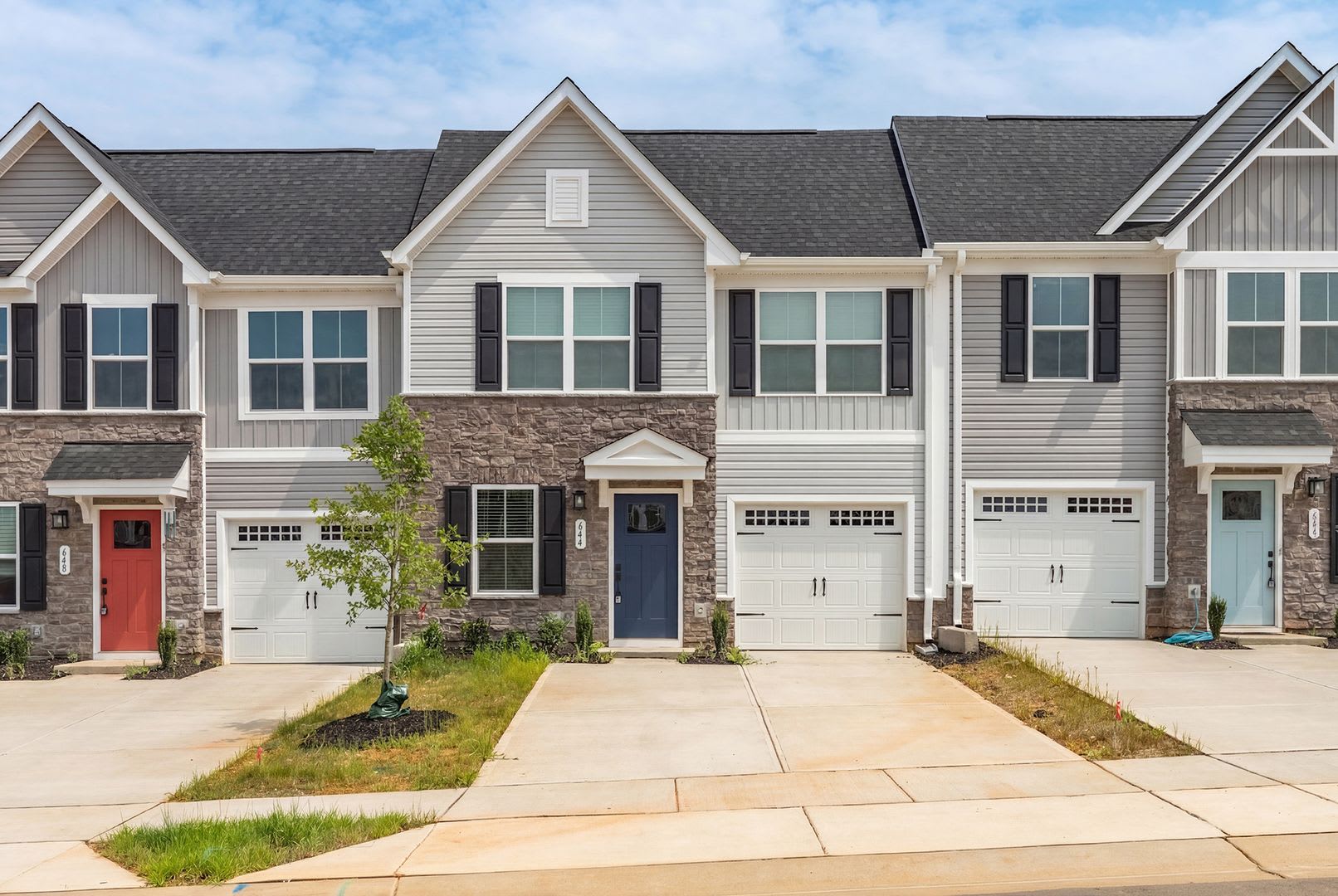**$500 OFF FIRST MONTHS RENT** Brand-New 3-Bedroom Home in a Peaceful Raleigh Community – photo 1