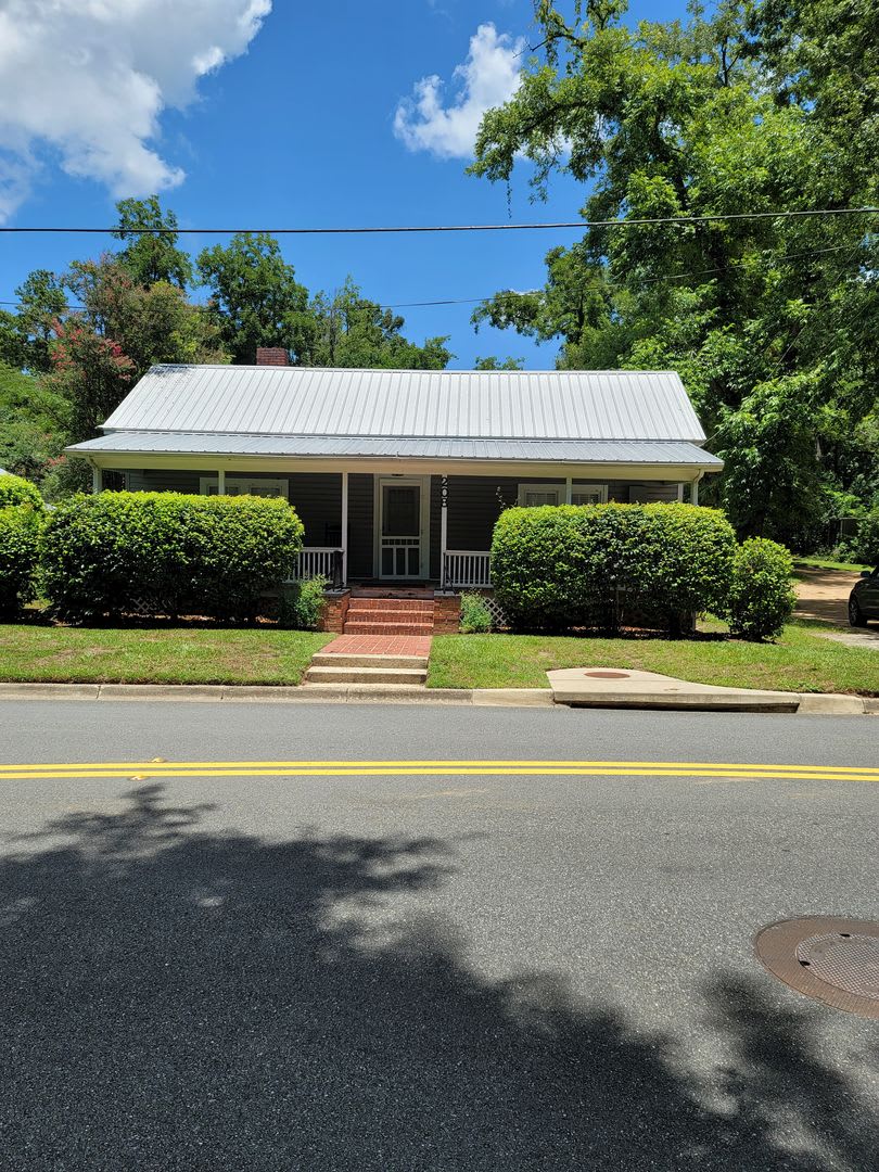 Move In Special Beautiful 3 Bedroom 2 Bath Home – photo 1