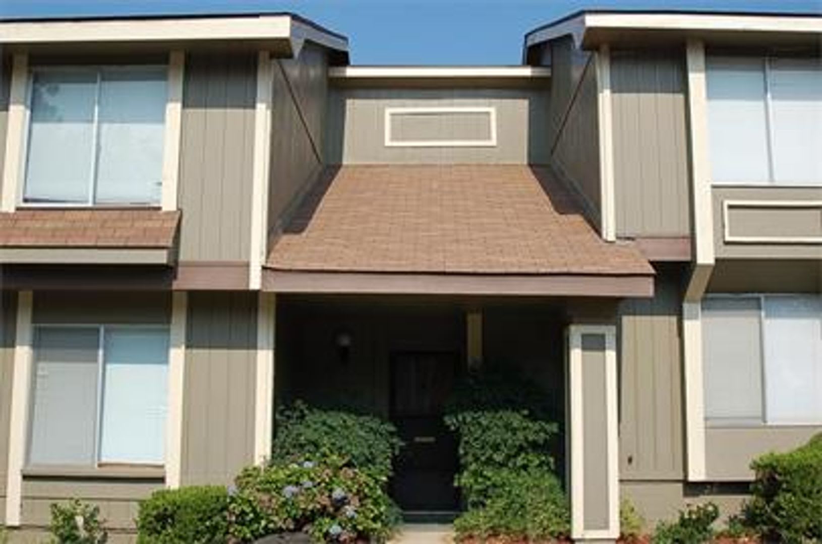 Coming Soon: 3 Bed, 2.5 Bath Condo – photo 1