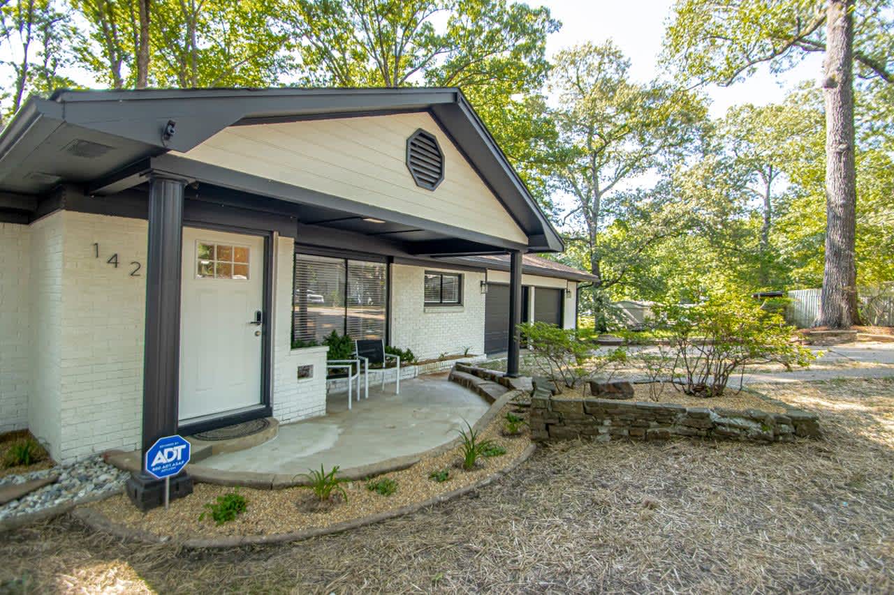 1425 Southeastern Ave – photo 1